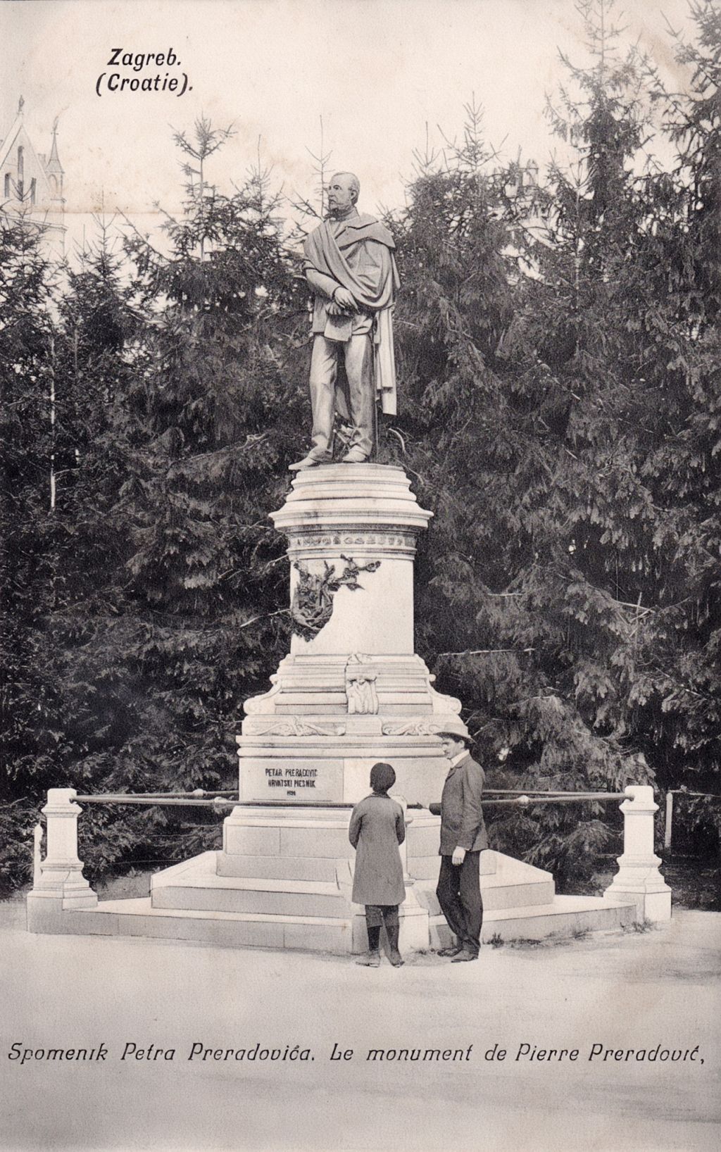 Spomenik Petru Preradoviću, Akademički trg (današnji Trg Josipa Juraja Strossmayera) oko 1905. godine